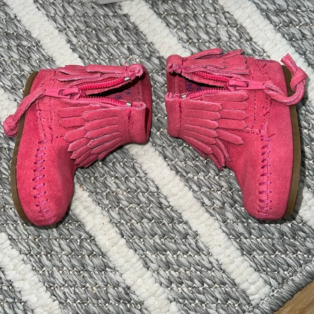 Authentic New in Box, Minnetonka Double Fringe Side Zip Boot infant Pink